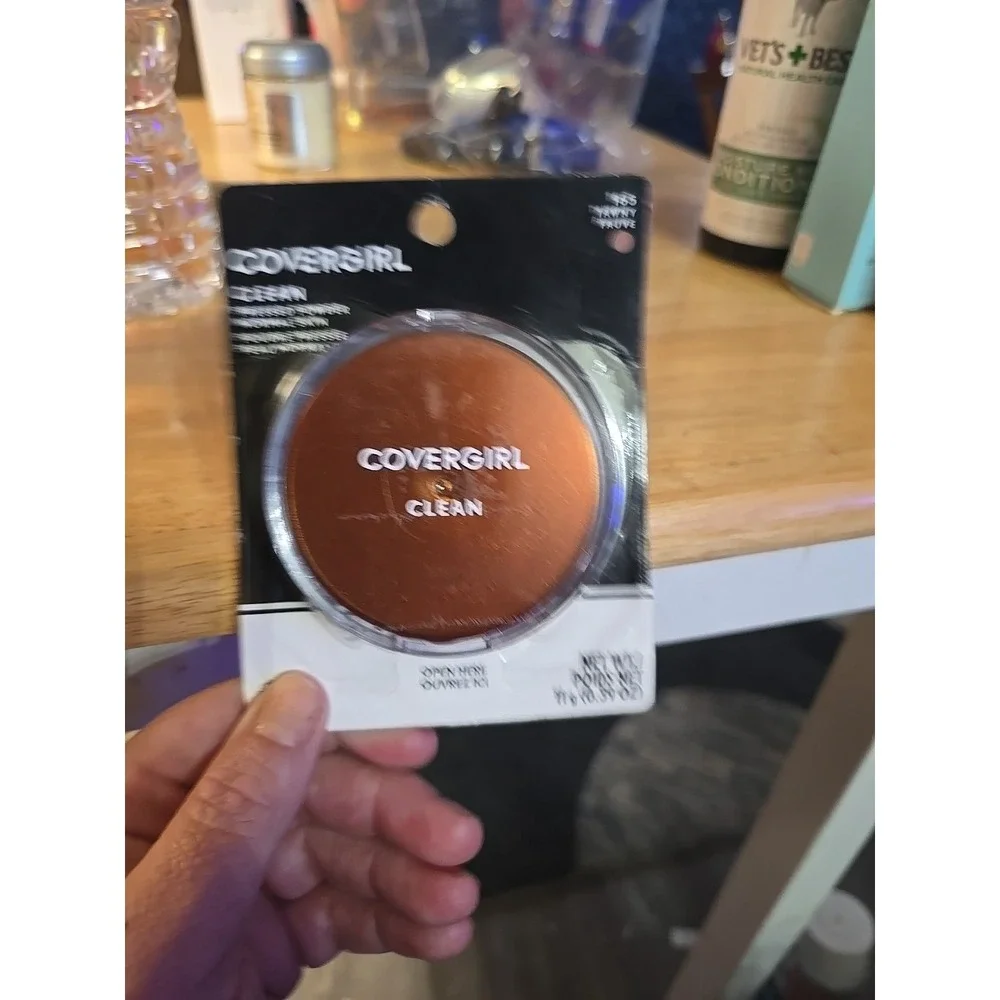 COVERGIRL Clean Pressed Powder Normal Skin -‎ 165 Tawny - 0.39 oz Powder NIP